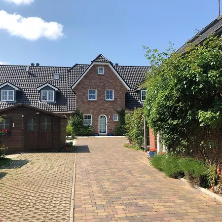 Giebelhaus Dora *